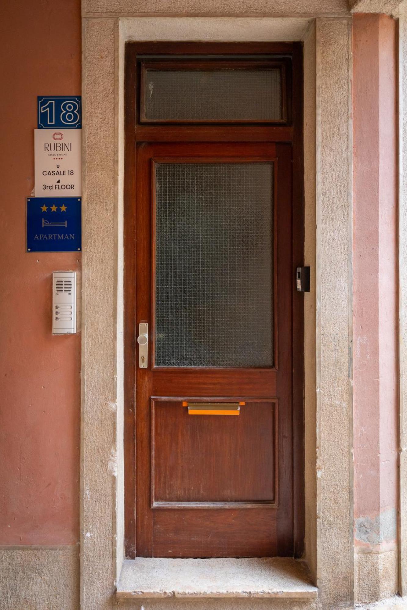 Apartment Rubini - Modern In The Heart Of Old