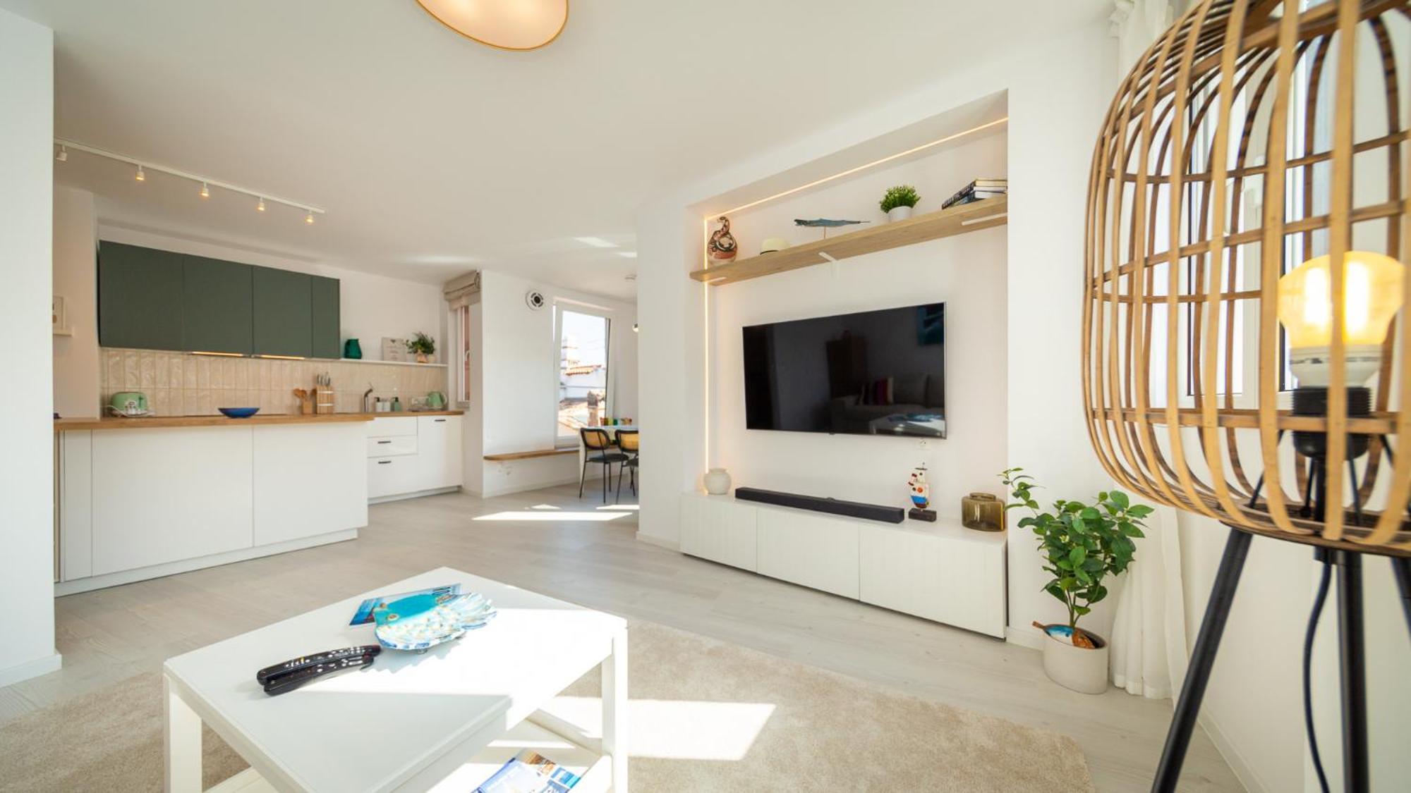 Rubini - Modern In The Heart Of Old Apartment